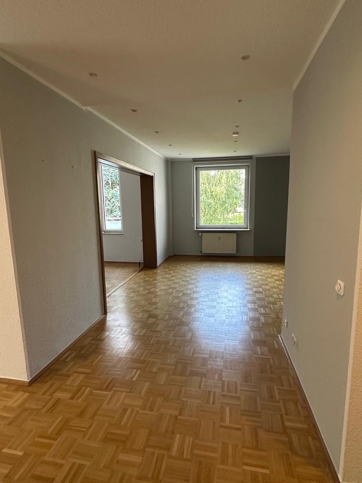 kernsanierte Altbauwohnung im 1.OG zimmer