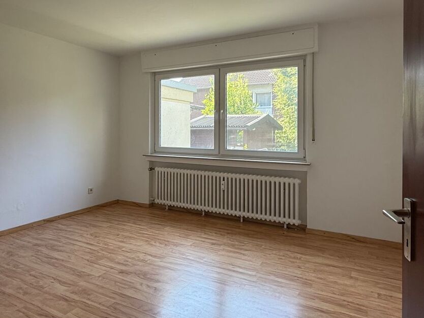 Provisionsfrei* Mehrfamilienhaus, 4 WE in Top Lage, EG 93 qm mit Garten u. Garage frei