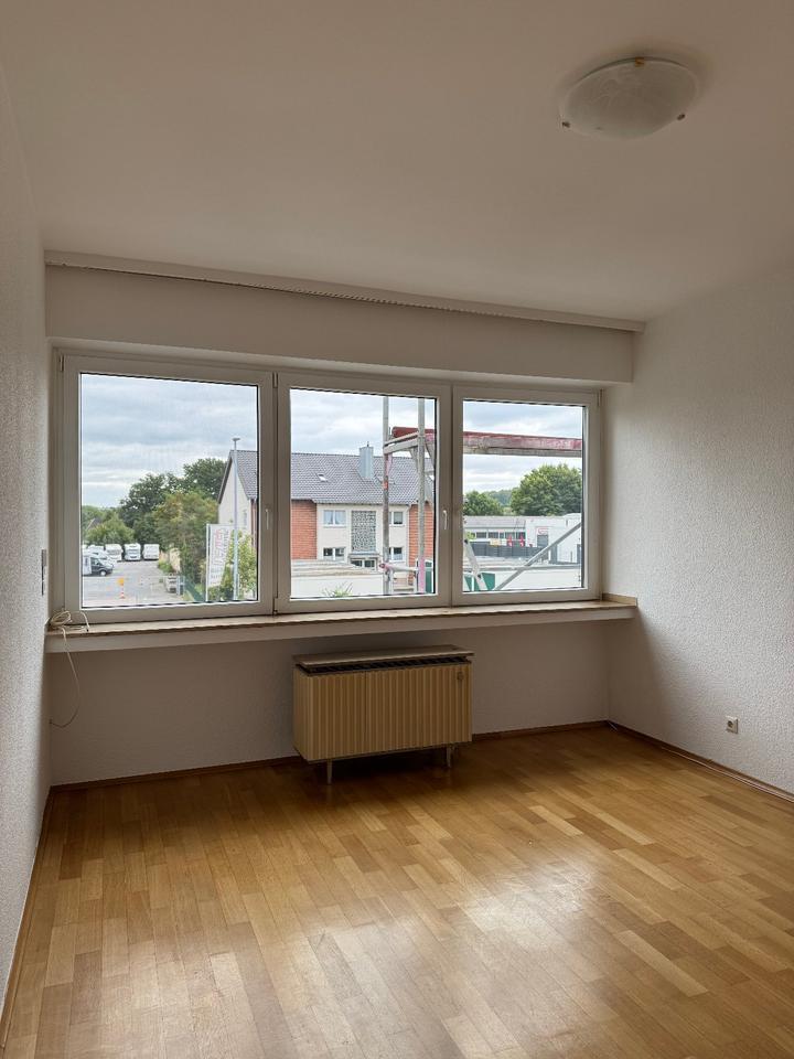 Helle Wohnung mit Balkon und Einbauküche in Mülheim a. d. Ruhr zimmer