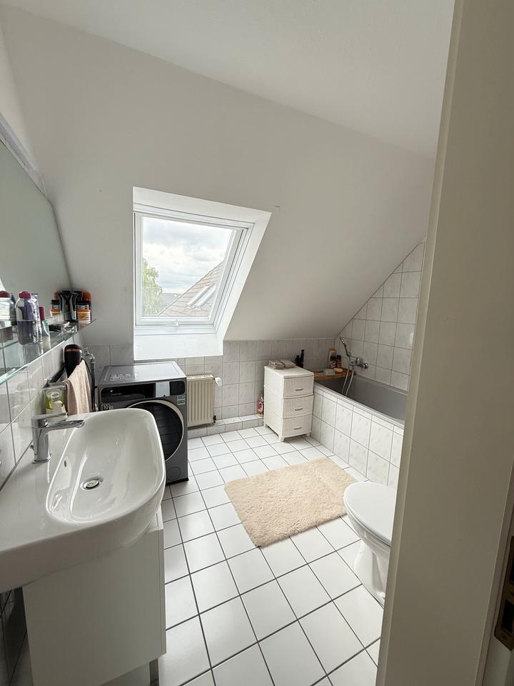 Schöne und große 2 Raum Maisonette Wohnung zimmer