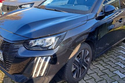 Peugeot 208 7.717 km 19.490 &euro; Essen 45307