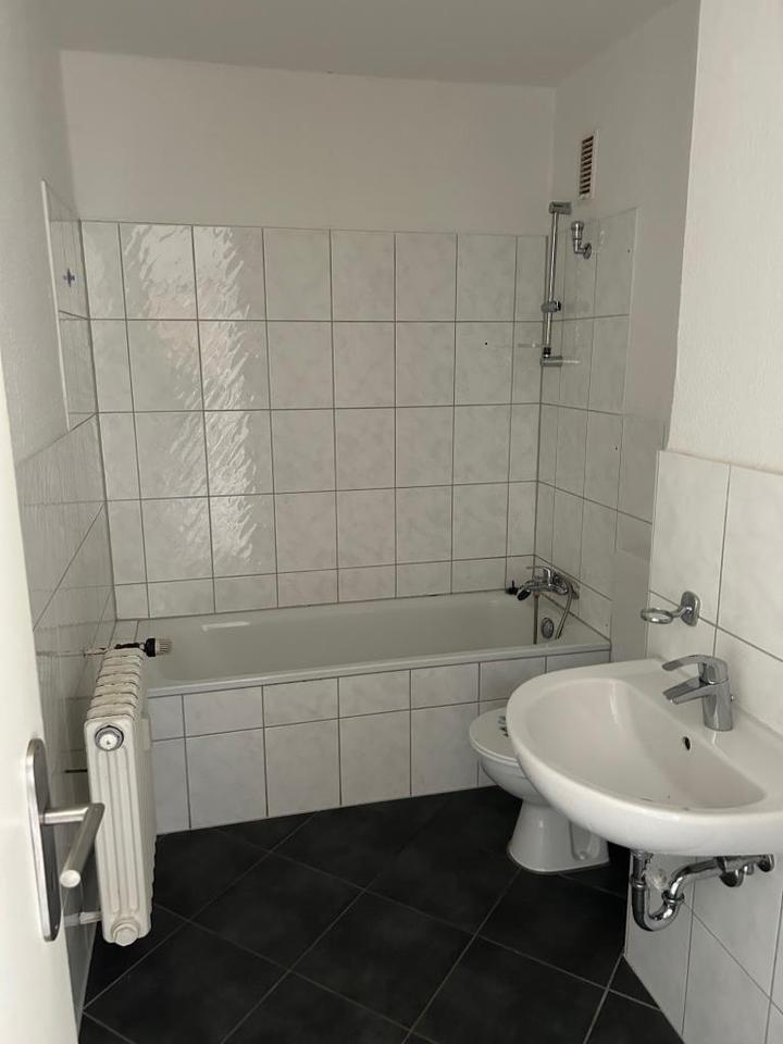 3 Zimmer, Balkon, 2 Obergeschoss in Sackgassenlage zimmer