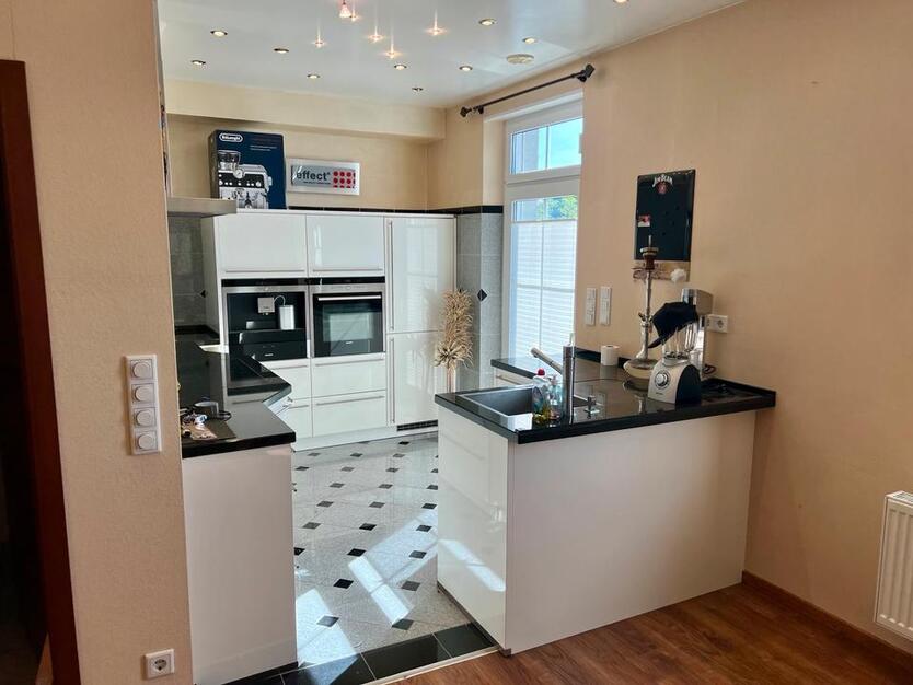 Top gepflegte Doppelhaushälfte mit ausgebautem Dachboden & Keller zimmer