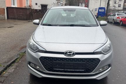 Hyundai i20 126.000 km 7.199 &euro; Gelsenkirchen 45879