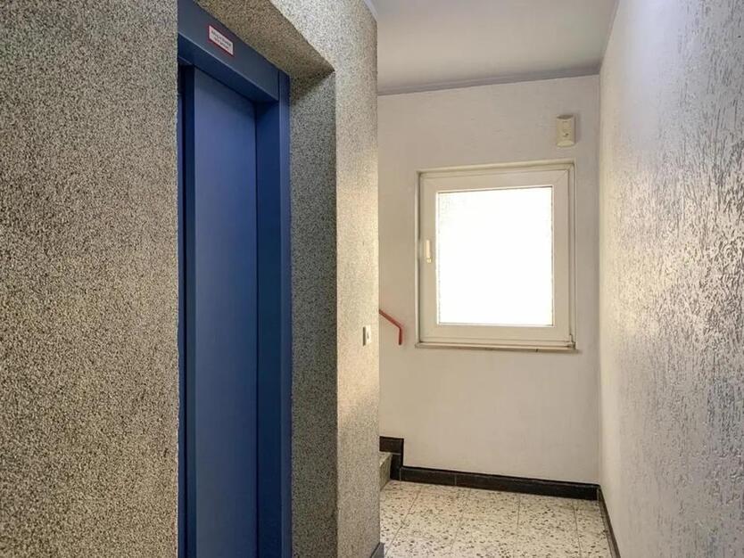 Immobilien GmbH mit vermieteter Eigentumswohnung in Bochum zimmer