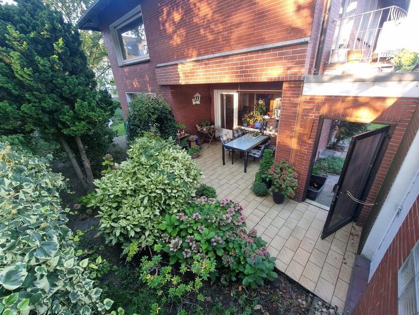 Wohnhaus mit aktuell zwei Wohnungen, einem Gästezimmer und Keller zimmer