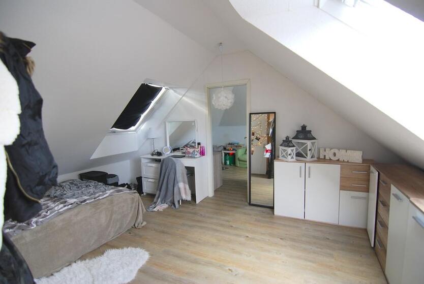 Zentrale 3,5 Zimmer Wohnung Dachgeschoss Fußbodenheizung zimmer