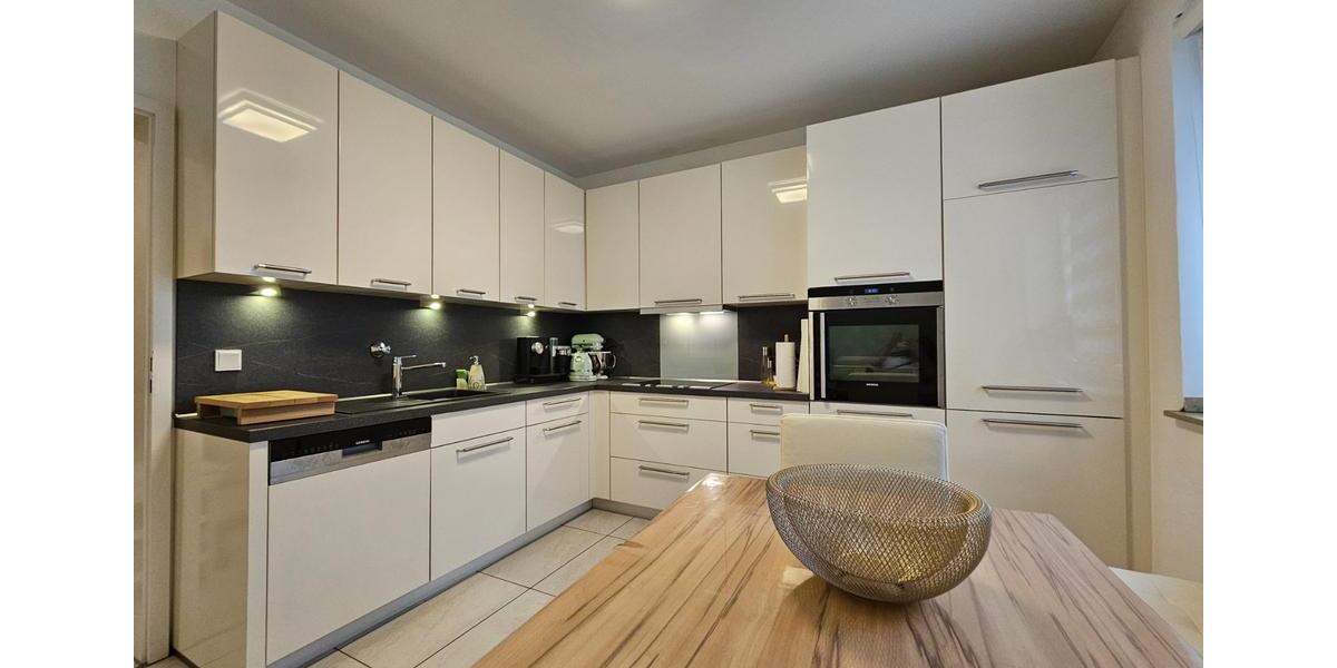 Helle, modernisierte 3,5-Raum-Wohnung mit Balkon & EBK – Nähe Uni 3 zimmer