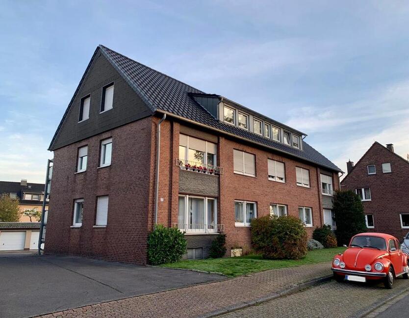 Sanierte 4,5-Zimmer-Wohnung im EG mit Balkon in ruhiger Wohnlage. zimmer