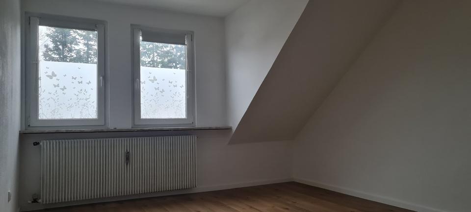 Dachgeschoßwohnung Oberhausen - 4 Zimmer, 92 m&sup2;, 690&euro; | Angebot:25269459