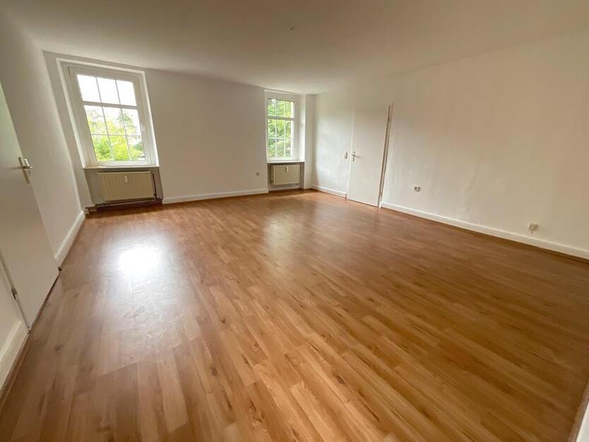 Große 3 Zimmerwohnung in historischem Haus zimmer