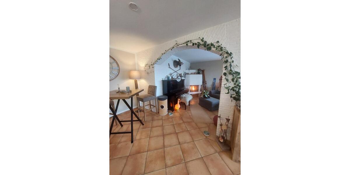 Reihenhaus Hünxe - 7 Zimmer, 250 m&sup2;, 2.200&euro; | Angebot:26295244