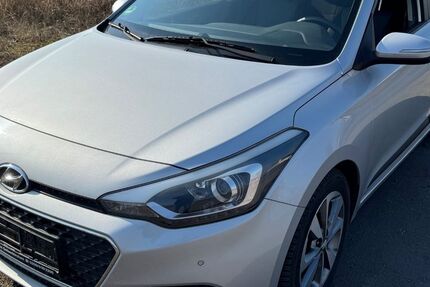 Hyundai i20 64.000 km 9.500 &euro; Gelsenkirchen 45891
