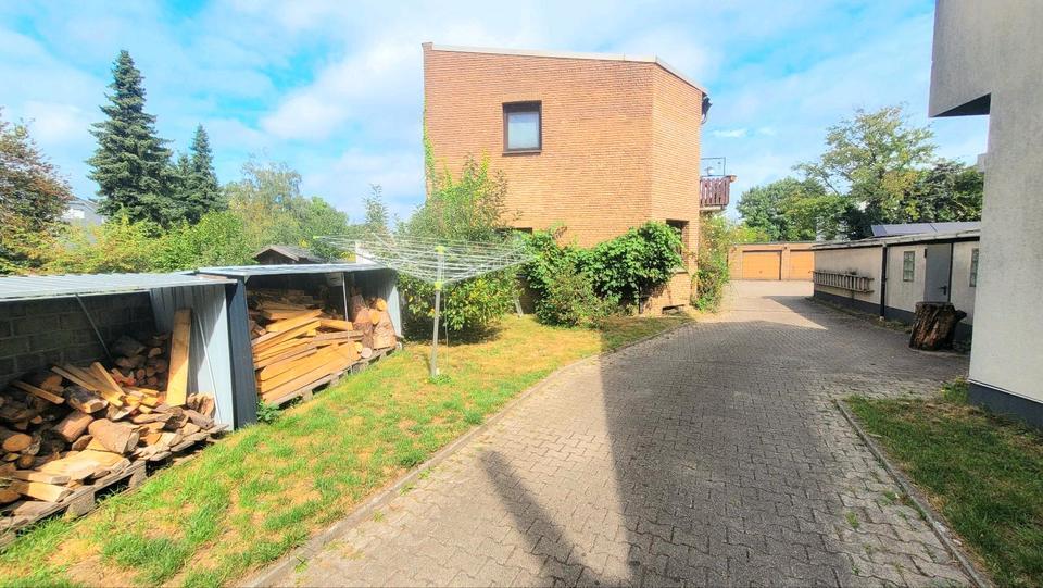 Freie 4 Zimmer-EG-Wohnung +Mieteinnahmen von 4 Wohnungen+4Garagen zimmer