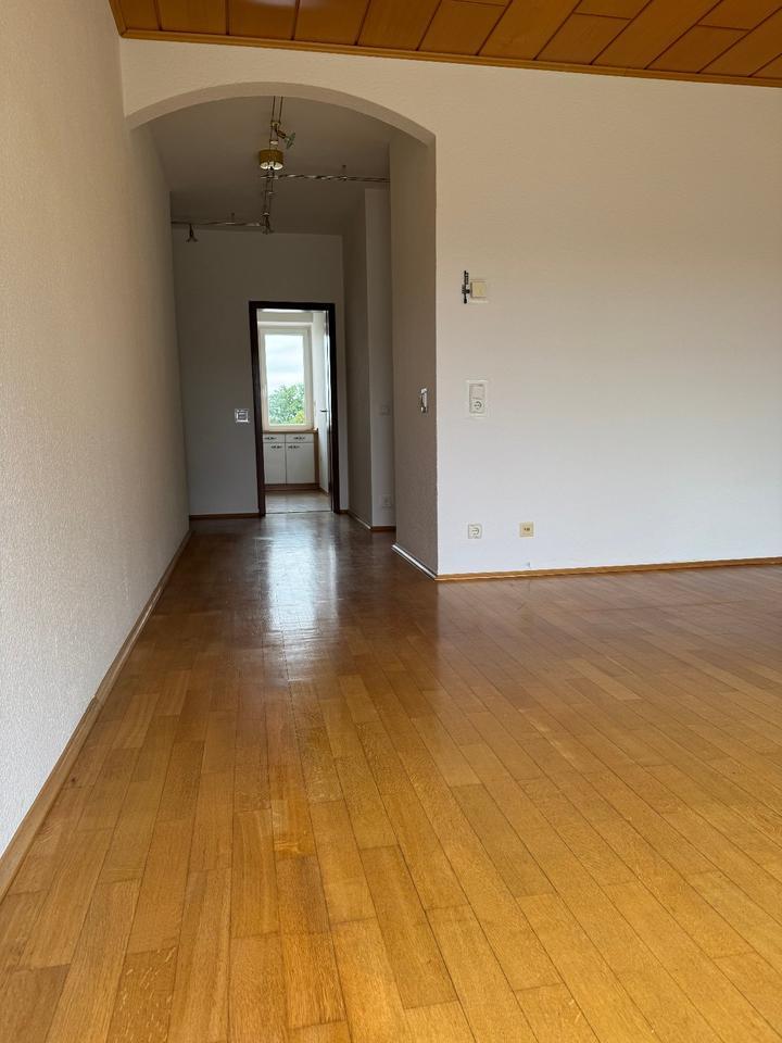 Helle Wohnung mit Balkon und Einbauküche in Mülheim a. d. Ruhr zimmer