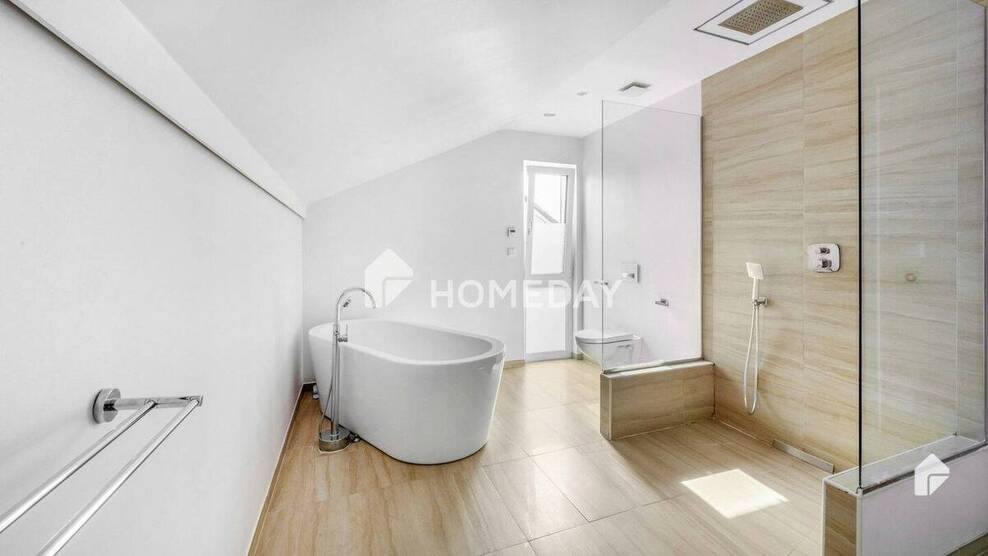 Exklusives Wohnen: Ihr Traumhaus mit Pool, Sauna und High-End-Ausstattung 4 zimmer