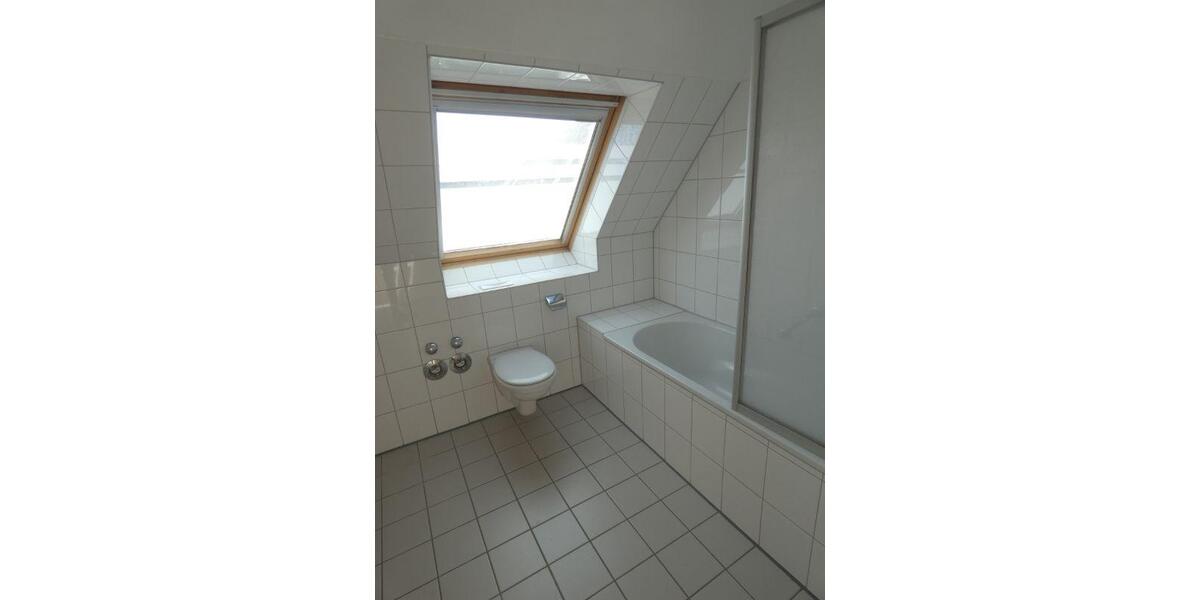 Dachgeschoßwohnung Essen Stadtbezirk IV - 3 Zimmer, 70 m&sup2;, 737&euro; | Angebot:26464148