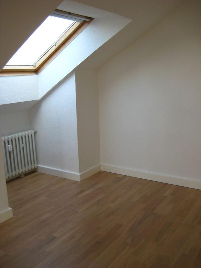 Provisionsfrei* Mehrfamilienhaus, 4 WE in Top Lage, EG 93 qm mit Garten u. Garage frei