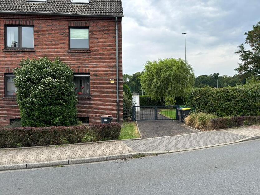 Doppelhaushälfte mit großem Garten in Ickern zimmer