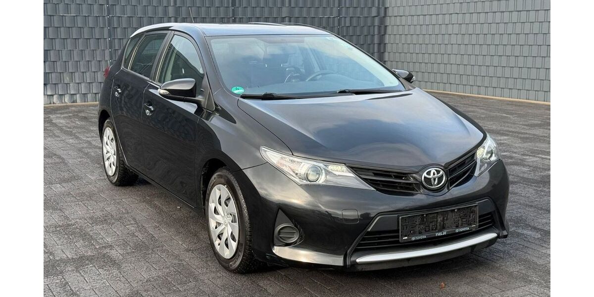 Toyota Auris 99.987 km 8.750 &euro; Dortmund 44149