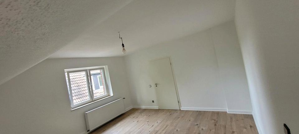 Dachgeschoßwohnung Essen Stadtbezirk VIII - 2 Zimmer, 38 m&sup2;, 380&euro; | Angebot:26296364