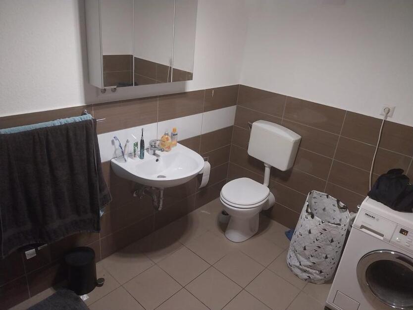 Schöne helle Dachgeschoßwohnung mit guter Anbindung