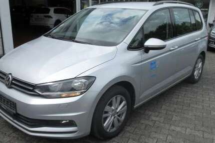 VW Touran Comfortline 2.0 TDI NAVI ALU APS SITZHEIZUN 212.780 km 12.988 € Bergkamen 59192