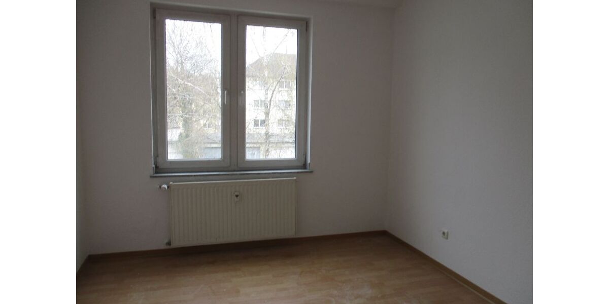 Provisionsfrei* Geräumige 4-Zi.-Wohnung m. Stellpl., Altendorfer Straße, 1.OG - Etagenwohnung Essen Altendorf | Angebot:26991510