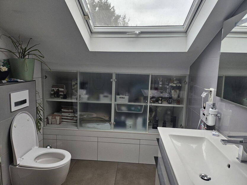 Modernisiertes Reihenmittelhaus mit Balkon und hochwertigen Ausstattungen 4 zimmer