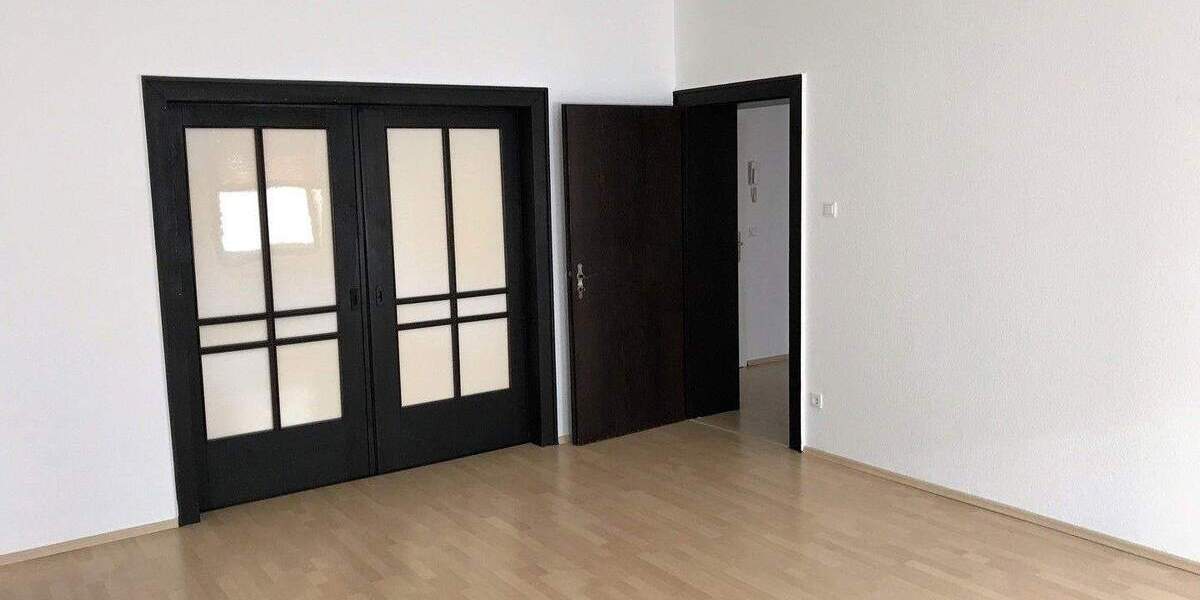 Wohnen und Arbeiten: Stilvolles Mehrfamilien- und Geschäftshaus mit großem Garten. 1 zimmer