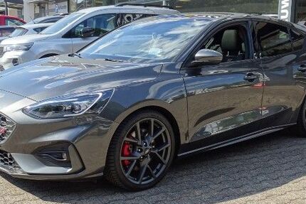 Ford Focus 33.441 km 28.990 &euro; Essen 45355