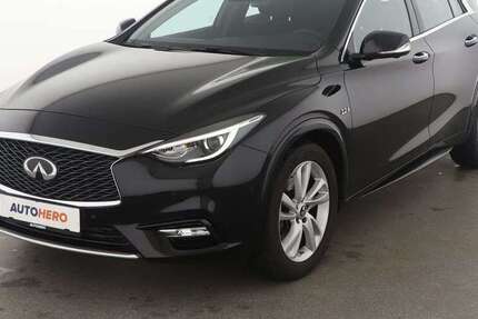 INFINITI Q30