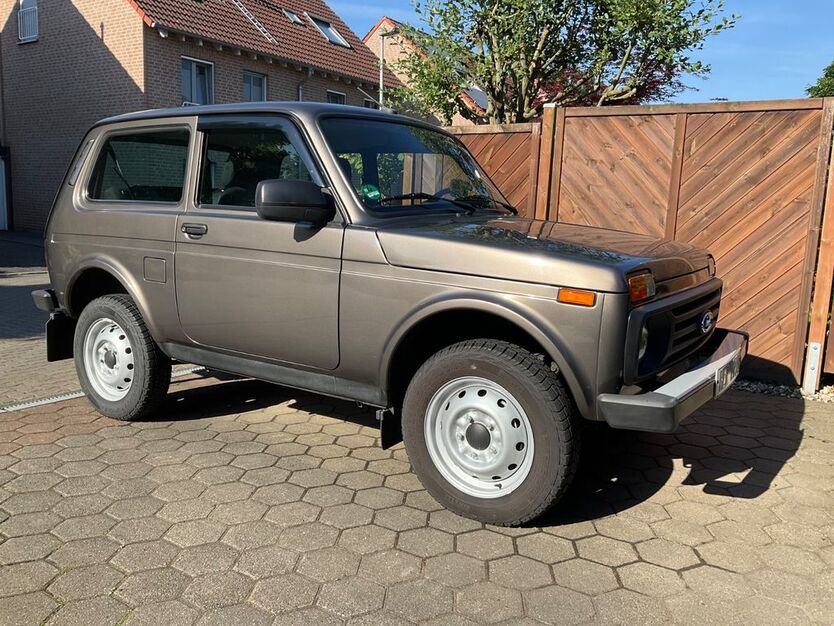 Lada Niva 26.804 km 12.900 € Herne 44653