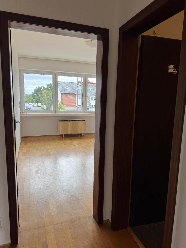 Helle Wohnung mit Balkon und Einbauküche in Mülheim a. d. Ruhr zimmer