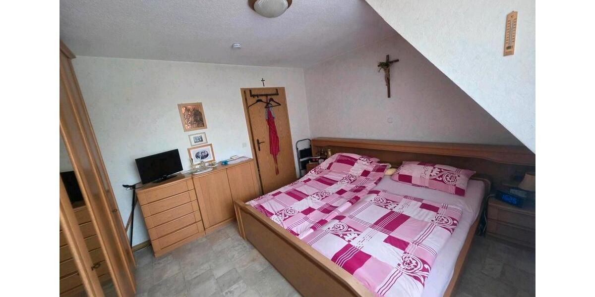 Dachgeschoßwohnung Mülheim an der Ruhr Rechtsruhr-Nord - 5 Zimmer, 105 m&sup2;, 195.000&euro; | Angebot:26990911