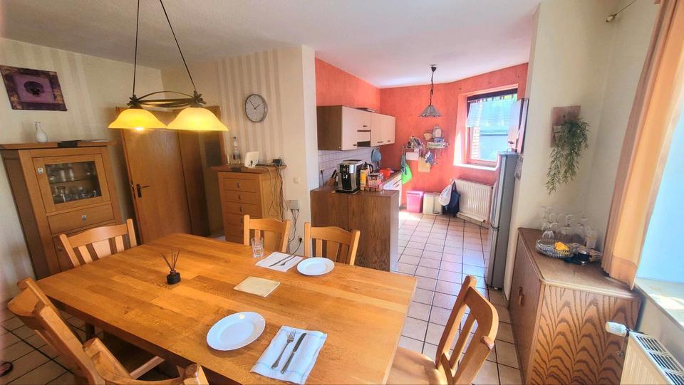 Freie 4 Zimmer-EG-Wohnung +Mieteinnahmen von 4 Wohnungen+4Garagen zimmer