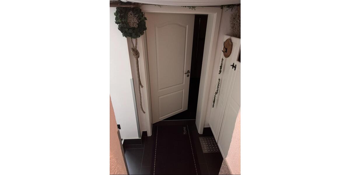 Reihenmittelhaus-modernisiert, gemütlich mit Garten und 2 Garagen 4 zimmer