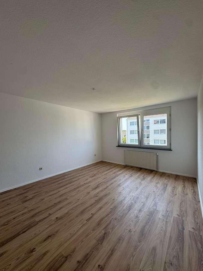 Frisch Renovierte 2-Zimmer Wohnung mit Stellplatz zu vermieten zimmer