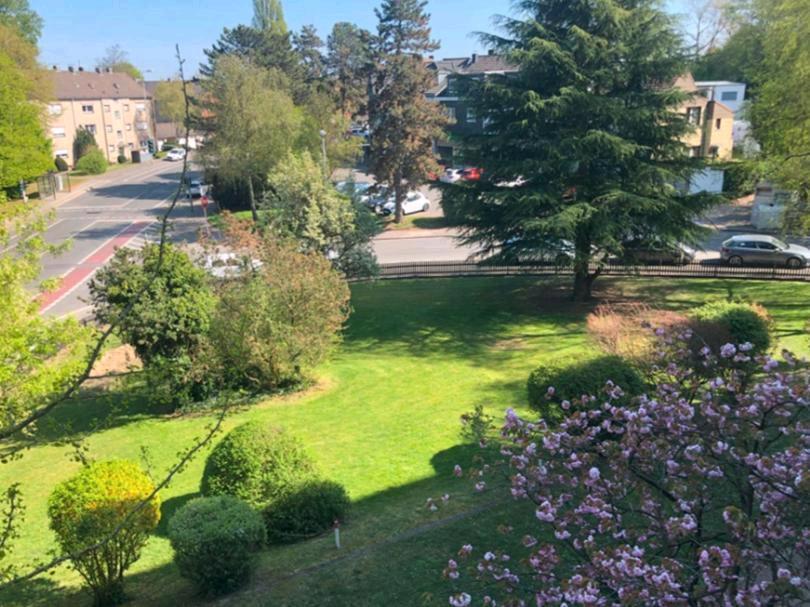 2 Zimmer Wohnung mit Balkon und EBK in 45478 zimmer