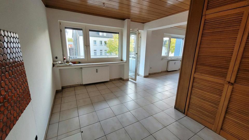 helle 2,5 Raum Eigentumswohnung mit Balkon in Günnigfeld zimmer