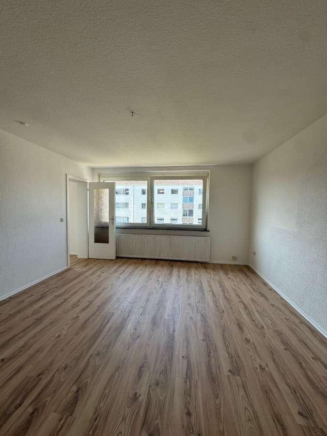 Frisch Renovierte 2-Zimmer Wohnung mit Stellplatz zu vermieten zimmer