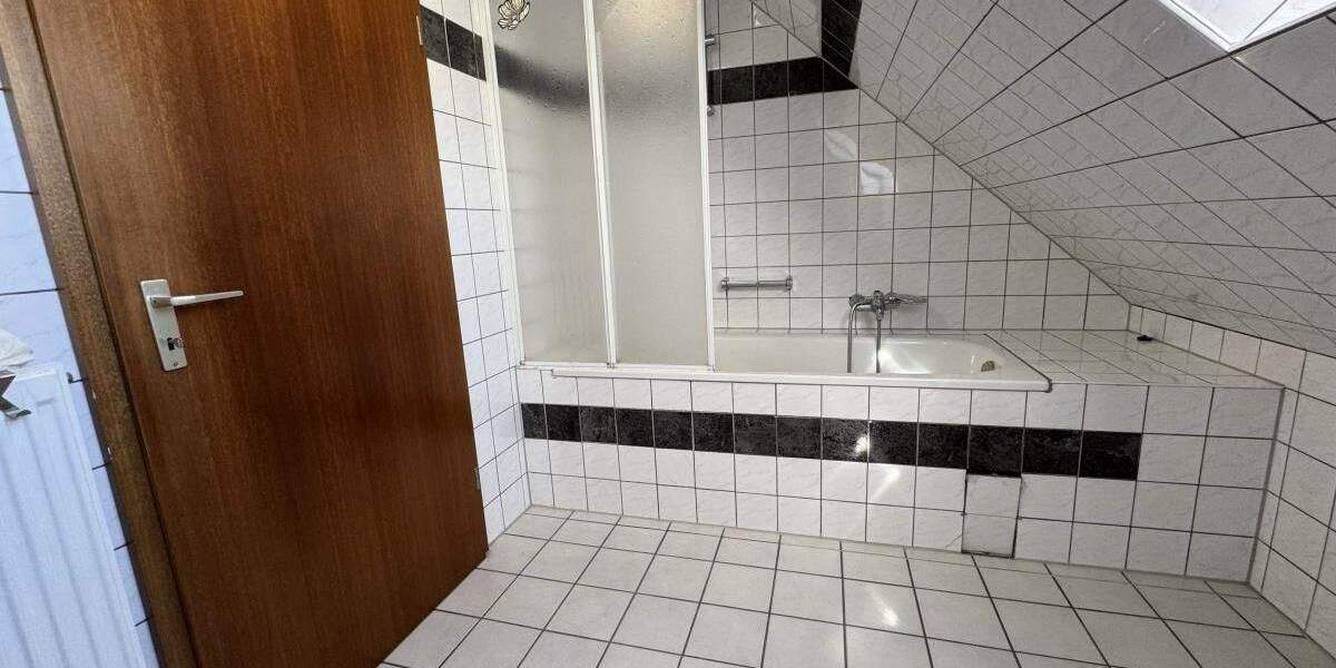 Bezugsfertige Wohnung wartet auf klugen Investor. 3 zimmer