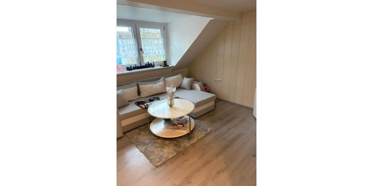 Dachgeschosswohnung im beliebten Klinikviertel 1 zimmer