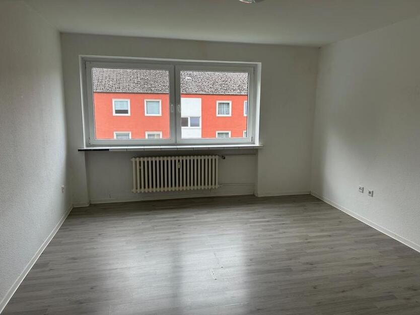 3 Zimmer, Balkon, 2 Obergeschoss in Sackgassenlage zimmer