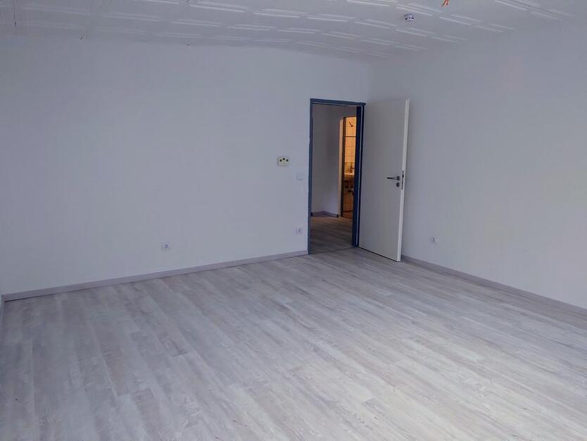 4 Zimmer großer Balkon 1.OG zimmer