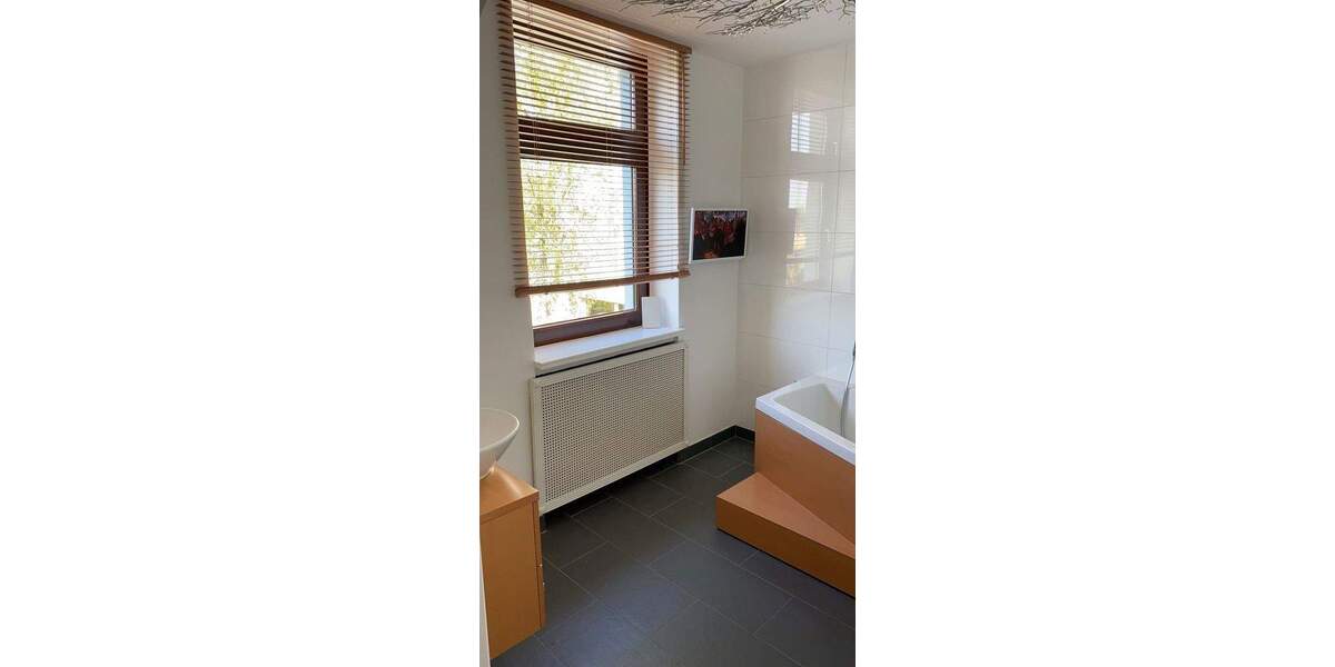 Wohnen und Arbeiten: Stilvolles Mehrfamilien- und Geschäftshaus mit großem Garten. 1 zimmer