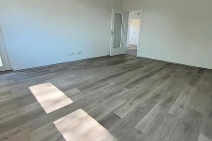 Frisch für Sie renoviert! 2,5-Zimmer-Wohnung mit Balkon! zimmer