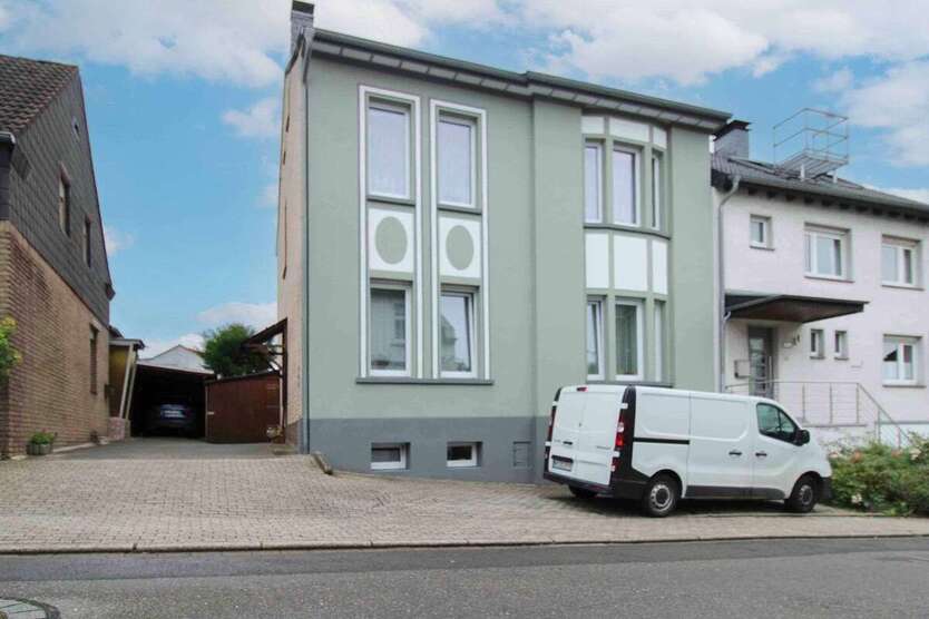 Haus zum Kaufen in Mülheim an der Ruhr 450.000 € 173.46 m² 7 zimmer