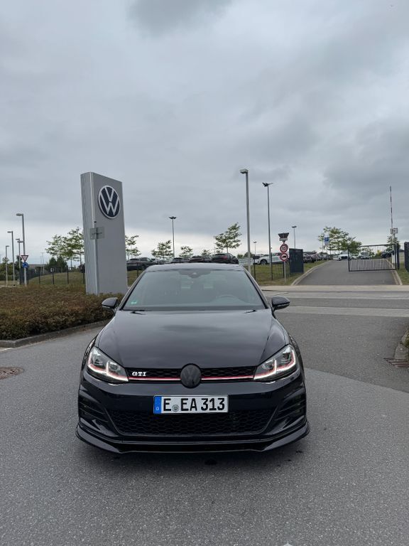 VW Golf 96.000 km 19.400 € Essen 45141