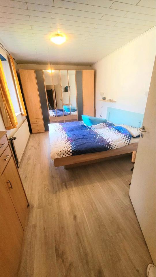 Freie 4 Zimmer EG Wohnung im Zweifamilienhaus + Dreifamilienhaus zimmer